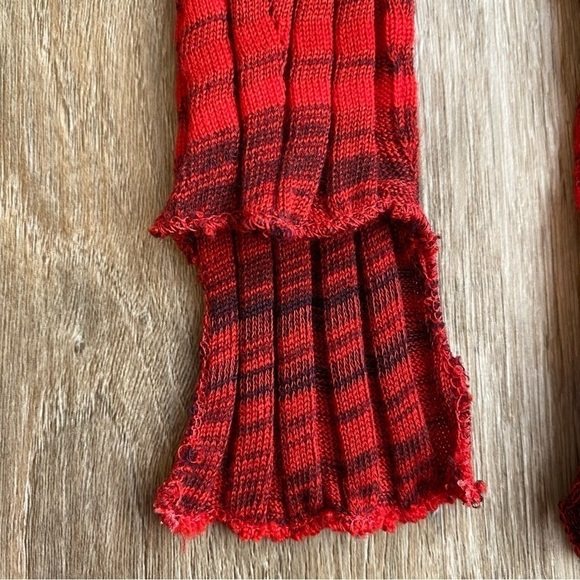 Helmut Lang Striped Ribbed Merino Wool V-Neck Knit Top - Picture 6 of 10